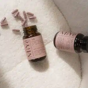 Probiotique flore intime et intestinale MiYé gélules gastro-résistantes pour femme Complément alimentaire naturel équilibre vaginal et digestif souches brevetées SynbAEctive Pilulier flore intime MiYé 60 gélules vegan fabriqué en France ZénuRare