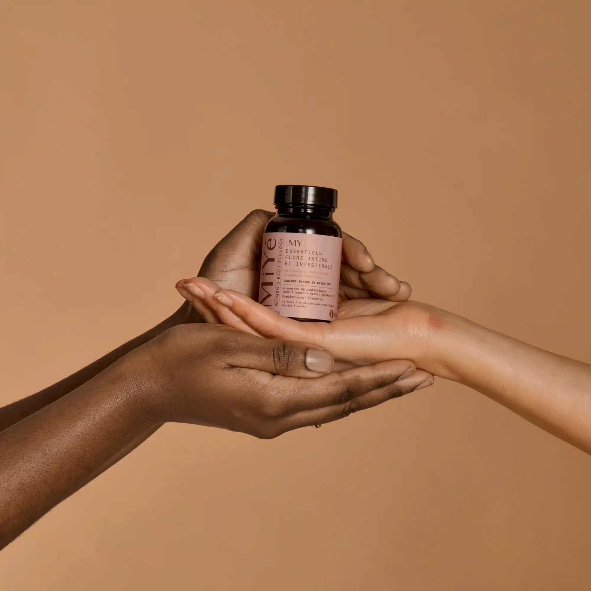 Probiotique flore intime et intestinale MiYé gélules gastro-résistantes pour femme Complément alimentaire naturel équilibre vaginal et digestif souches brevetées SynbAEctive Pilulier flore intime MiYé 60 gélules vegan fabriqué en France ZénuRare
