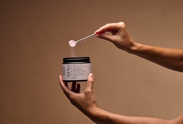 Poudre activatrice de métabolisme MiYé goût cerise hibiscus pour femme en périménopause et SOPK Complément alimentaire naturel pour réguler la glycémie et l’équilibre hormonal féminin Pot de poudre métabolisme MiYé 153g vegan sans gluten ZénuRare